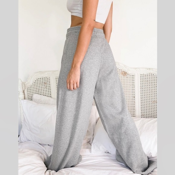 Nike Mini Swoosh High Waisted Wide Leg 